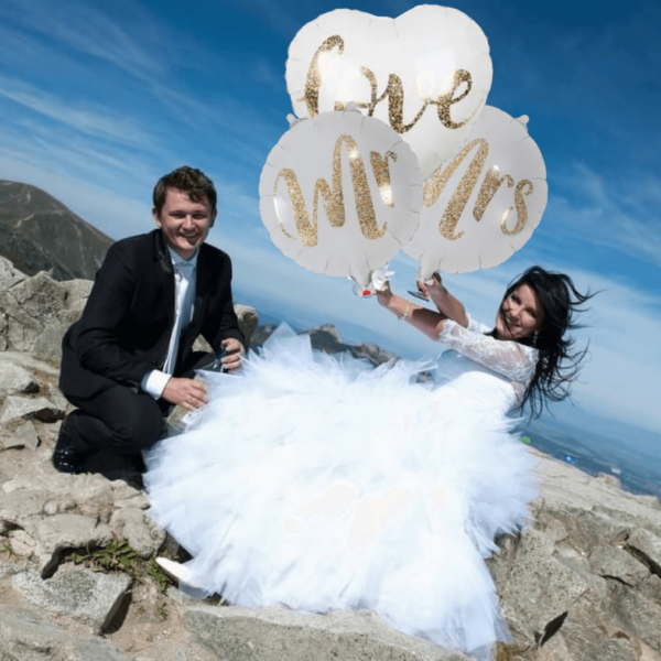 Weiße Helium Hochzeitballons mit goldenen Mr Mrs love Schriftzug