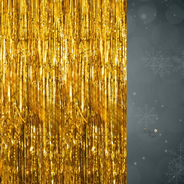 Goldener Lametta-Vorhang mit glänzenden, herabhängenden Metallic-Streifen